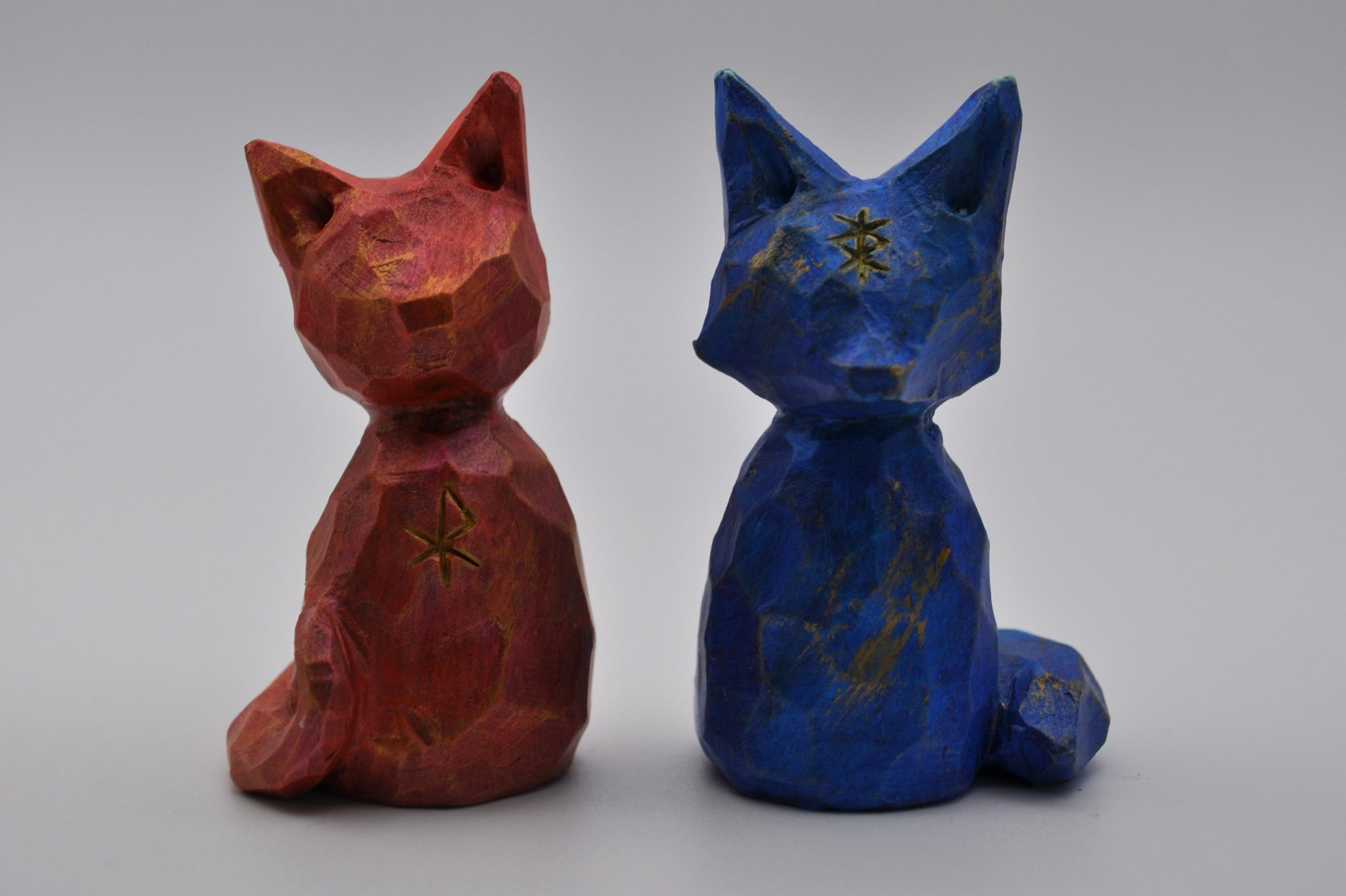 Wächterfiguren Gebo und Algiz